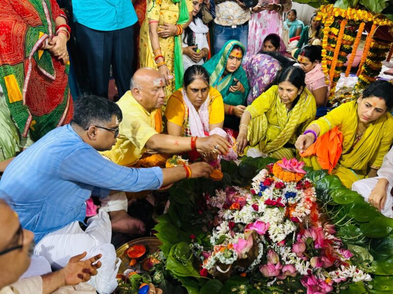 जमशेदपुर पश्चिमी के विधायक सरयू राय के आवास पर रुद्राभिषेक संपन्न,70,000 से अधिक श्रदधालुओं ने ग्रहण किया महाप्रसाद