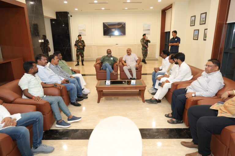 दिल्ली में सीएम हेमंत सोरेन से मिले विधायक संजीव सरदार, गुरूजी शिबू सोरेन के शीघ्र स्वास्थ्य लाभ की कामना