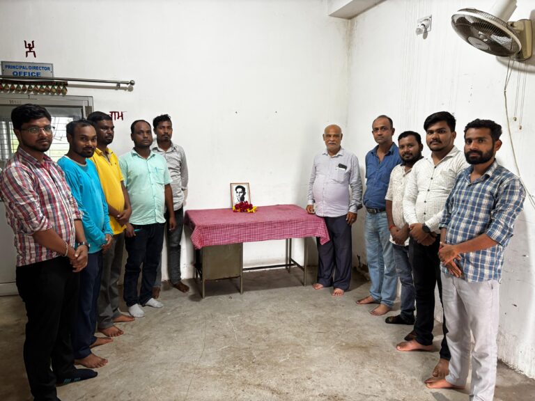 CHANDIL NEWS :नारायण आईटीआई लुपुंगडीह में स्वतंत्रता सेनानी बटुकेश्वर दत्त की पुण्यतिथि पर श्रद्धांजलि कार्यक्रम आयोजित
