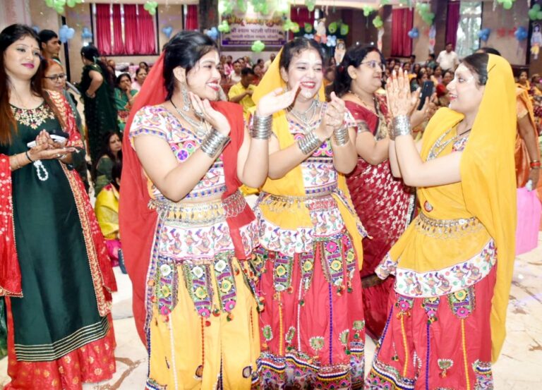JAMSHEDPUR NEWS :बिष्टुपुर में श्रीमद भागवत कथा का छठवां दिन: रासलीला और रुक्मिणी विवाह का हुआ दिव्य वर्णन