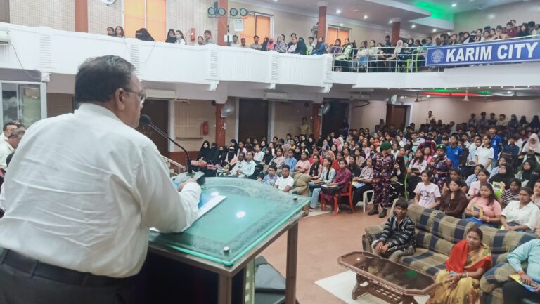 JAMSHEDPUR NEWS :करीम सिटी कॉलेज में नवागत विद्यार्थियों का भव्य स्वागत, नए सत्र की शुरुआत 5 अगस्त से