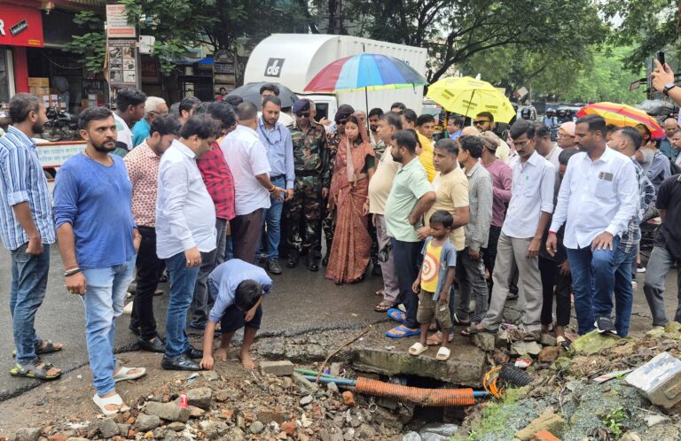 JAMSHEDPUR NEWS :बाराद्वारी सड़क की बदहाली पर विधायक पूर्णिमा साहू का फूटा गुस्सा, 7 अगस्त तक सुसज्जित डिवाइडर निर्माण का दिया अल्टीमेटम, स्थिति नहीं सुधरने पर आंदोलन की दी चेतावनी
