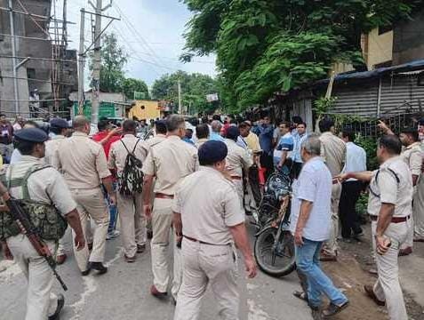 Jamshedpur : आदर्श गृह निर्माण समिति के चुनाव में सालों बाद हुआ सत्ता परिवर्तन, हंगामा भी हुआ, डीसी खुद दिखे मुस्तैद, जानें किसे मिली जीत, कौन हारा?