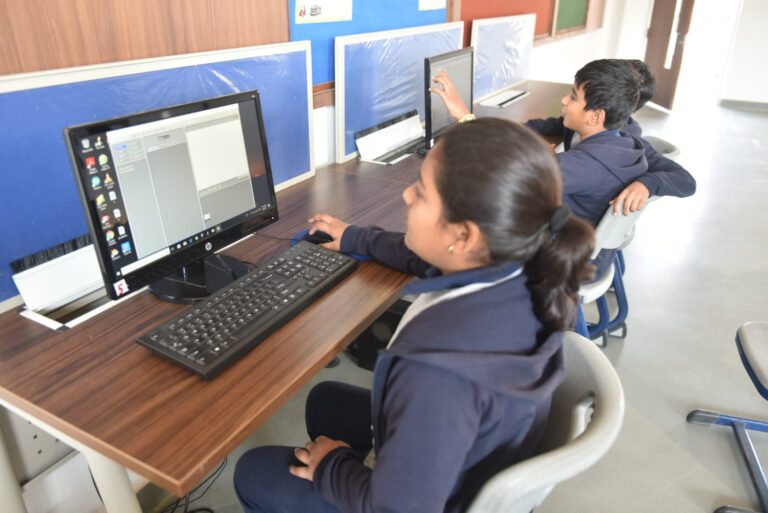 School Admission Exam: चाईबासा आवासीय विद्यालय व इंदिरा गांधी बालिका विद्यालय हजारीबाग में नामांकन के लिए प्रवेश परीक्षा 27 जुलाई को