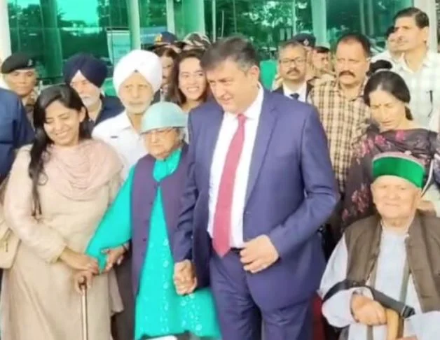 झारखंड हाई कोर्ट के नए चीफ जस्टिस तरलोक सिंह चौहान पहुंचे रांची, कल लेंगे शपथ