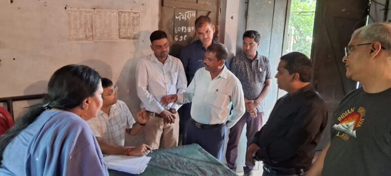 PHED कार्यालय के बाहर धरने पर बैठीं मंत्री दीपिका पांडेय सिंह, सिस्टम से जतायी नाराजगी