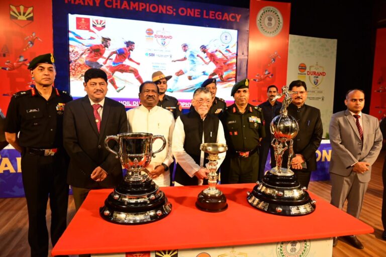 DURAND CUP: राज्यपाल संतोष गंगवार ने XLRI सभागार में डूरंड कप की ट्रॉफी का अनावरण किया, जमदेशपुर ग्रुप सी के मुकाबलों की करेगा मेजबानी