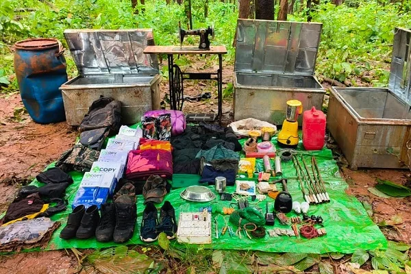 पश्चिमी सिंहभूम : चाईबासा में नक्सलियों के मंसूबे पर करारा प्रहार, दो IED और पांच बंकर ध्वस्त