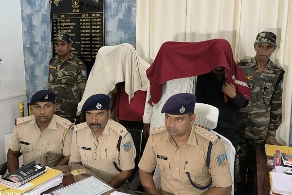 क्राइम करने से पहले पकड़ा गये चार उचक्के, देशी रिवाल्वर और गोलियां जब्त