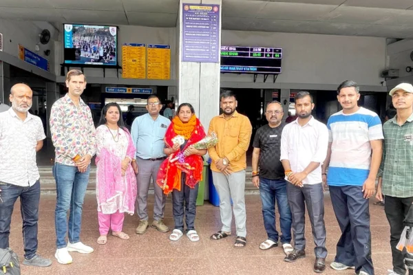 जमशेदपुर की स्नेहा ने थाईलैंड में भारत को दिलाया दो गोल्ड, लौटते ही स्टेशन पर हुआ स्वागत