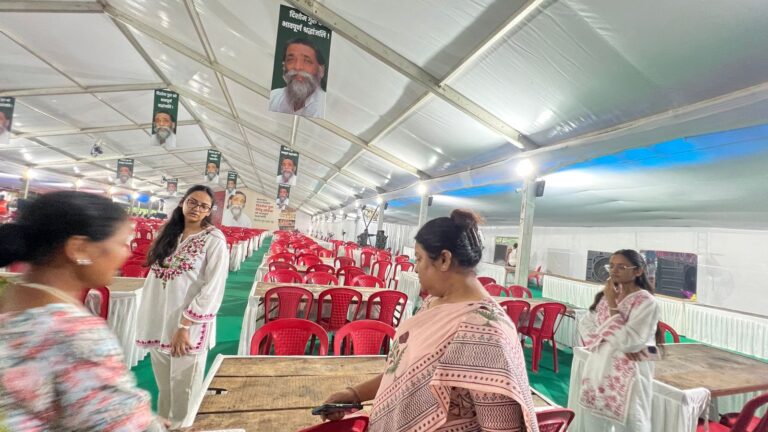 Shibu Soren Shraddh Bhoj : आज दिशोम गुरु शिबू सोरेन का श्राद्ध पैतृक गांव नेमरा में, भारी पुलिसबल तैनात, तीन बड़े पंडालों में भोज की व्यवस्था