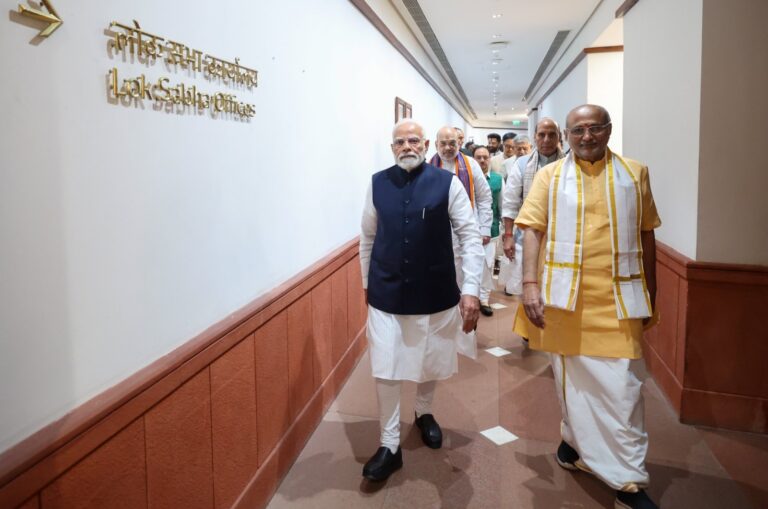 Vice President Election: उपराष्ट्रपति चुनाव के लिए NDA के उम्मीदवार राधाकृष्णन ने दाखिल किया नामांकन पत्र, पीएम मोदी, शाह बने प्रस्तावक