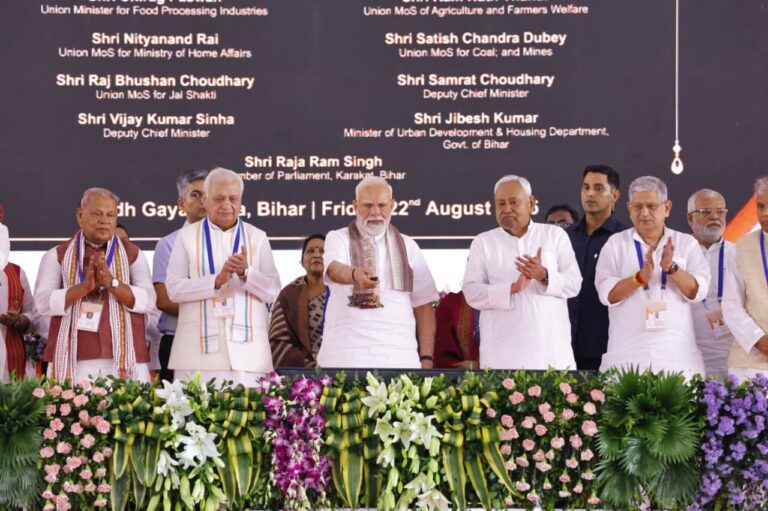 PM Modi ने गयाजी में 6,880 करोड़ रुपये की परियोजनाओं की दी सौगात, वैशाली व झारखंड के कोडरमा के बीच बौद्ध सर्किट ट्रेन को दिखायी हरी झंडी