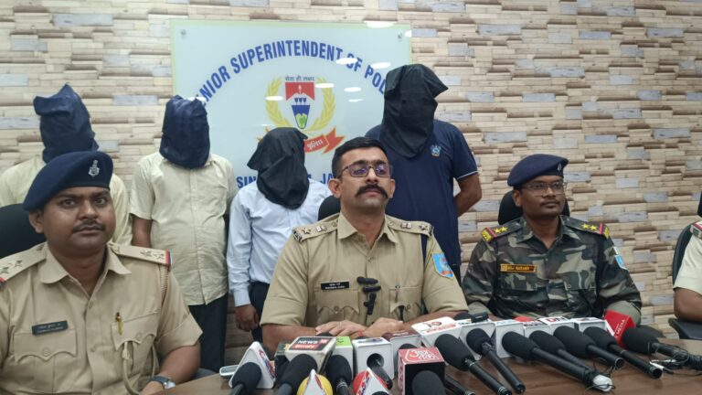 Jamshedpur Job Racket: नौकरी दिलाने के नाम पर 179 बेरोज़गार युवाओं को ठगने के आरोप में चार गिरफ्तार, फर्जी कंपनी रिया एंटरप्राइजेज सील, सभी दस्तावेज़ ज़ब्त