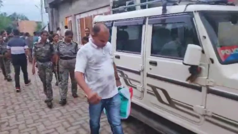JAMSHEDPUR : अवैध हथियार फैक्ट्री का भंडाफोड़, दो गिरफ्तार, मुख्य आरोपी फरार
