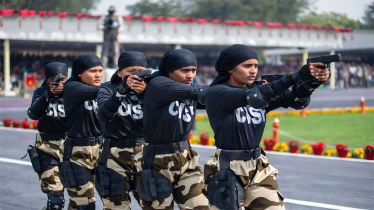 CISF की पहली ऑल-वुमेन कमांडो बटालियन तैयार, देश के दुश्मनों से लोहा लेने को ले रही ट्रेनिंग