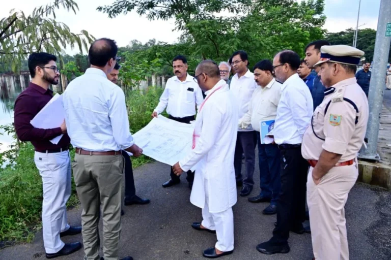 मुख्यमंत्री हेमंत सोरेन धुर्वा में निर्माणाधीन कन्वेंशन सेंटर पहुंचे, कार्ययोजना पर की चर्चा, दिये निर्देश