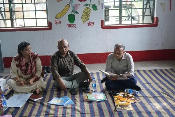 JAMSHEDPUR : उपायुक्त पहुंचे फुलडूंगरी, किसानों और महिला समूहों से की मुलाकात