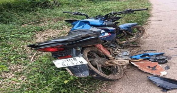 Chaibasa Accident: बस ने बाइक सवार को कुचला, मौत, मनोहरपुर-चाईबासा मुख्य मार्ग पर जामकुंडिया के पास हुई दुर्घटना