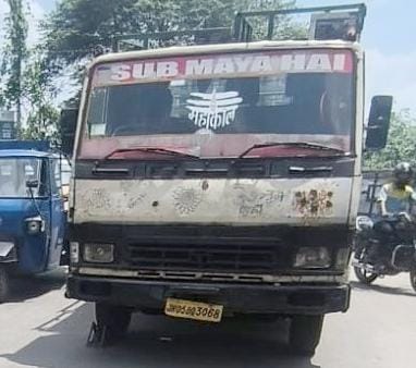 Jamshedpur: टाटानगर रेलवे ओवरब्रिज पर ट्रक के धक्के से सब्जी बिक्रेता जख्मी, टेंपो को भी मारी टक्कर, चालक फरार