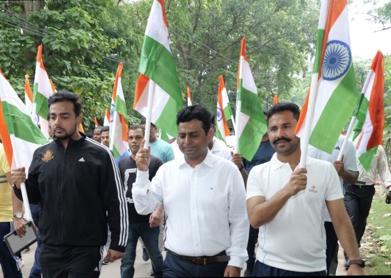 Tiranga Abhiyan: देश के प्रति सम्मान और एकता की भावना को घर-घर पहुंचाना है…डीसी ने बताया ‘हर घर तिरंगा अभियान’ का उद्देश्य