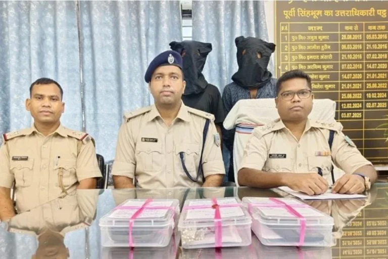 JAMSHEDPUR : बंद घर का ताला तोड़कर की थी सेंधमारी, दो चढ़े पुलिस के हत्थे