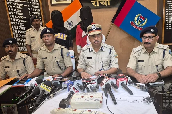 क्राइम की प्लानिंग करते दो बदमाशों को पुलिस ने दबोचा, देशी कट्टा और भुजाली जब्त