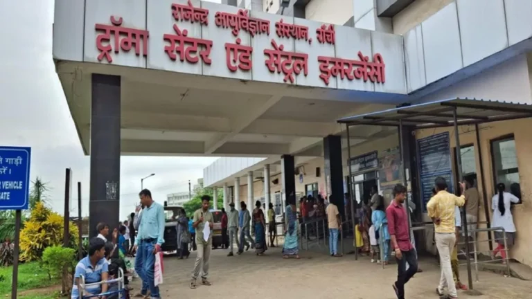 RIMS PG की छात्रा ने पिया था कीटनाशक, 48 घंटे बाद भी स्थिति में कोई सुधार नहीं, चाय में कीटनाशक!