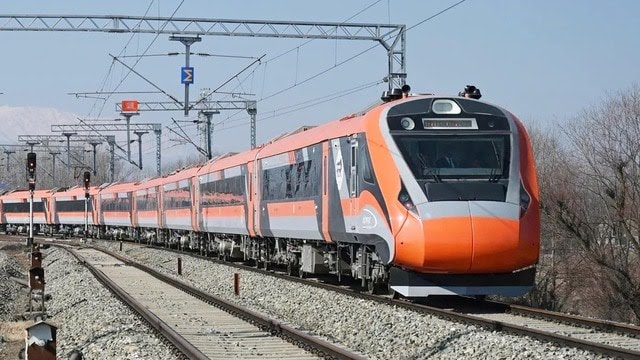 Tatanagar ‘ Sleeper Vande Bharat’: जमशेदपुर को मिल सकती है ‘स्लीपर वंदे भारत’ की सौगात, रांची-बड़बिल फास्ट मेमू ट्रेन का चलाने का भी प्रस्ताव