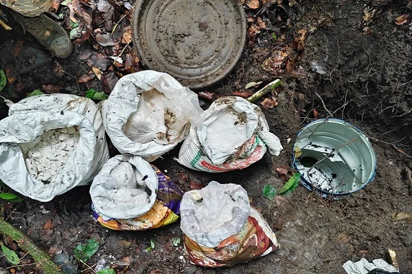 सरायकेला के इस इलाके में मिला 125 किलो विस्फोटक, किया गया नष्ट