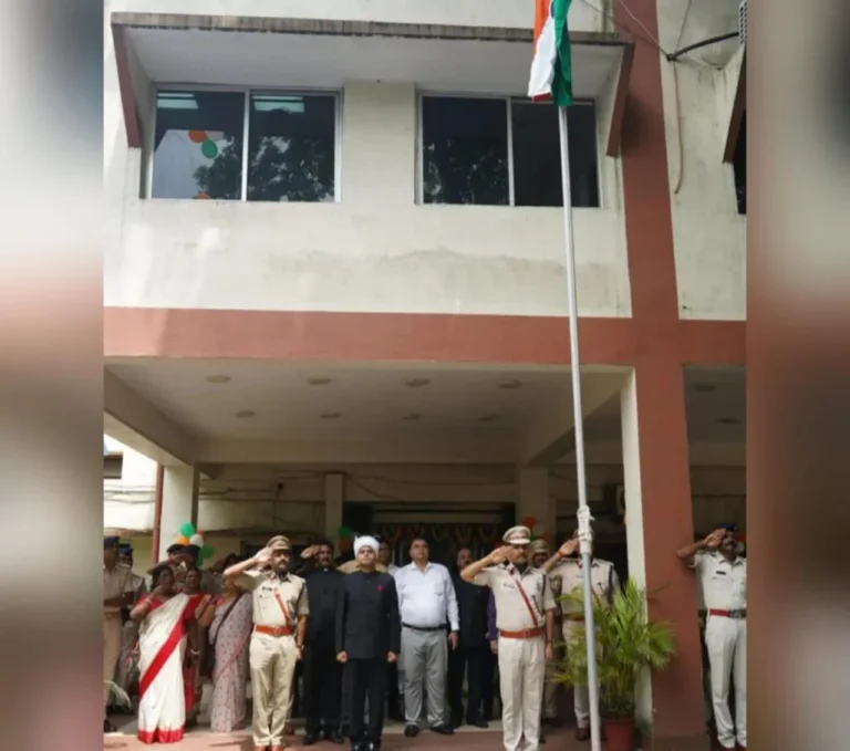 JAMSHEDPUR : SSP कार्यालय में गूंजा राष्ट्रगान, आजादी के जज़्बे के साथ मनाया गया स्वतंत्रता दिवस
