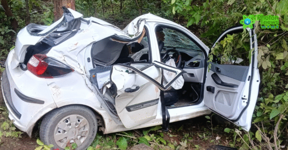 Road Accident: कार सड़क किनारे एक पेड़ से टकरायी, महिला और उसकी बेटी की मौत, दो बेटों की स्थिति गंभीर