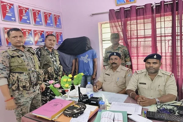 प्लाईवुड के नाम पर बिहार जा रही थी शराब की बड़ी खेप, पुलिस ने किया जब्त, दो तस्कर गिरफ्तार