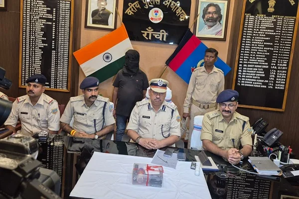 प्रेमी संग रहने के चक्कर में आशिक के हाथों पति को मरवा दिया, पुलिस ने 8 घंटे में सुलझाया लुम्बा हत्याकांड