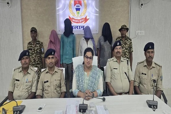 प्रेमिका से मिलने गया था अमरेंद्र, लड़की के परिजनों ने मारकर रेलवे ट्रैक पर फेंका, चार गिरफ्तार
