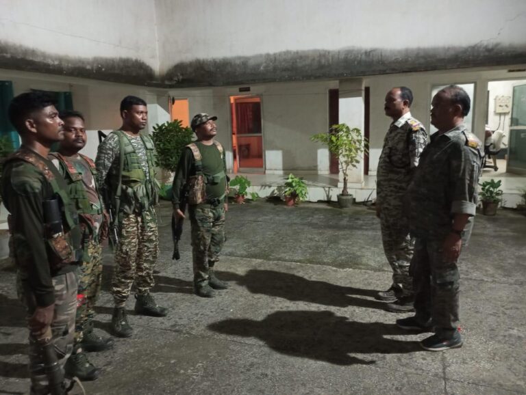 Saraikela: सरायकेला पुलिस की बड़ी कार्रवाई, चलाया छापामारी अभियान, आदित्यपुर से ड्रग पेडलर डॉली परवीन समेत 16 आरोपियों को किया गिरफ्तार
