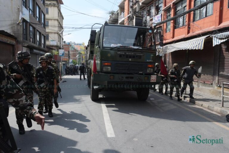 Nepal Crisis: नेपाली आर्मी ने सुरक्षा की कमान संभाली, हालात धीरे-धीरे हो रहे सामान्य, देशभर में कर्फ्यू लगाया, प्रदर्शनकारियों से सख्ती से निपटने की चेतावनी