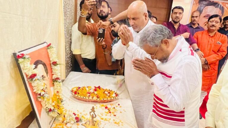 Jamshedpur BJP: भाजपा जमशेदपुर महानगर की ओर से पंडित दीनदयाल उपाध्याय की 109वीं जयंती पर हुई संगोष्ठी, बाबूलाल मरांडी हुए शामिल