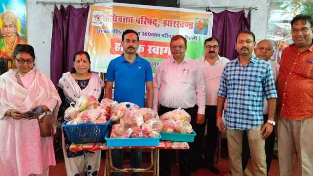 Jamshedpur: अधिवक्ता परिषद जमशेदपुर इकाई ने आशीर्वाद ओल्ड एज होम में स्थापना दिवस कार्यक्रम का किया आयोजन