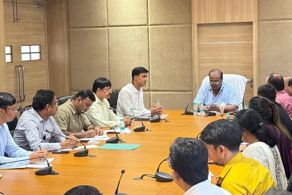 राष्ट्रीय अनुसूचित जाति आयोग ने की रांची नगर निगम में कर्मचारी योजनाओं की समीक्षा