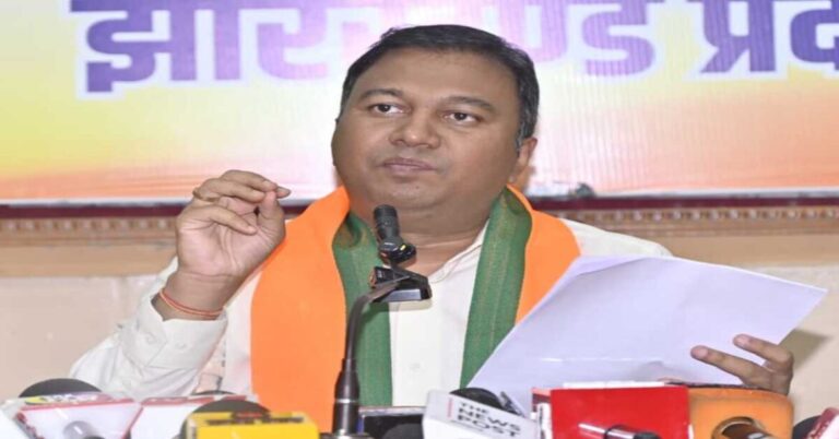 JHARKHAND : भाजपा का सरकार पर हमला, राज्य में स्वास्थ्य मंत्री के संरक्षण में हुआ बड़ा टेंडर घोटाला