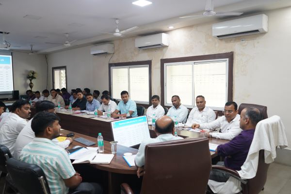 उपायुक्त ने नगर निकायों में नागरिक सुविधाओं की समीक्षा की, स्वच्छता अभियान जनभागीदारी सुनिश्चित कराने का निर्देश