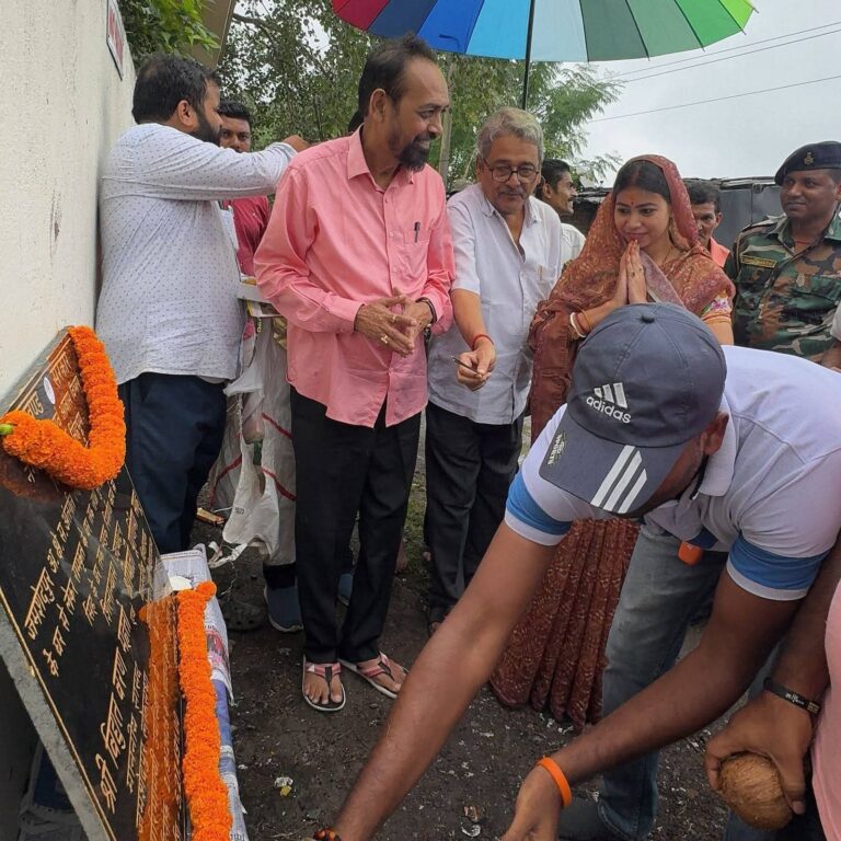 Jamshedpur: सांसद विद्युत वरण महतो व विधायक पूर्णिमा साहू ने साकची और बर्मामाइंस में दो विकास योजनाओं का संयुक्त रूप से किया शिलान्यास