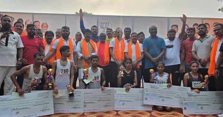 Jamshedpur: भारतीय जनता युवा मोर्चा ने बिष्टुपुर में ‘नमो युवा रन’ का किया आयोजन, दौड़े सैकड़ों युवा, मौजूद रहे चंपाई सोरेन, सांसद विद्युत वरण महतो