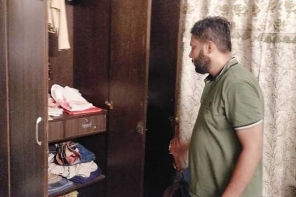 Jamshedpur : गोलमुरी में दिनदहाड़े 10 लाख की चोरी, पूजा करने गया था परिवार