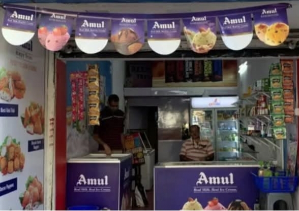 AMUL ने घी, मक्खन, आइसक्रीम सहित 700 से ज्यादा Dairy Products की कीमतें घटाई, कल से होगी लागू, देखें नयी कीमतों की सूची