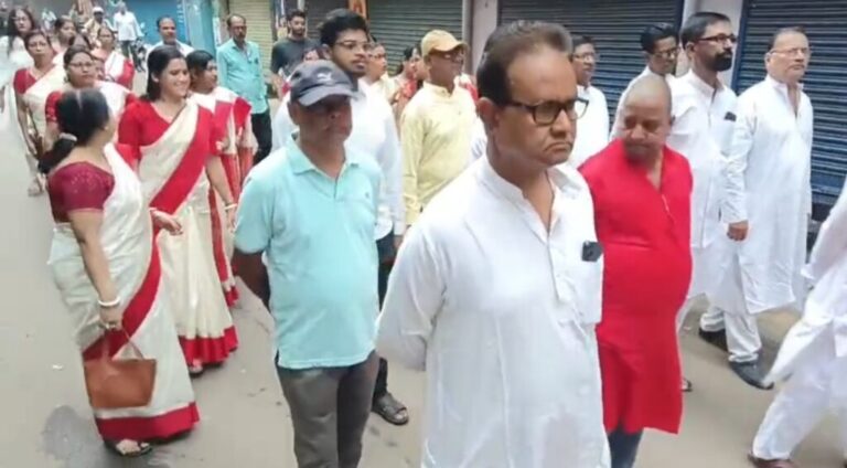 Jamshedpur : जुगसलाई दुर्गाबाड़ी ट्रस्ट ने निकाली प्रभातफेरी, गूंजे महालया के गीत