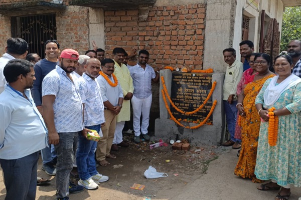 Jamshedpur : 62 लाख से बनेगी किताडीह-ग्वालापट्टी सड़क, विधायक संजीव ने किया शिलान्यास