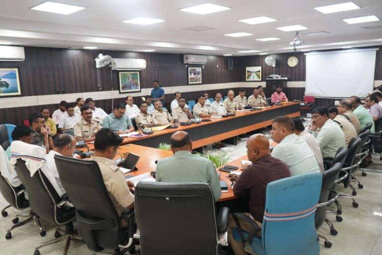 ड्रग्स के अवैध व्यापार, सेवन, परिवहन की सूचना टोल फ्री नंबर 112 एवं पुलिस कंट्रोल रूम नंबर 0657-2431028 पर दें