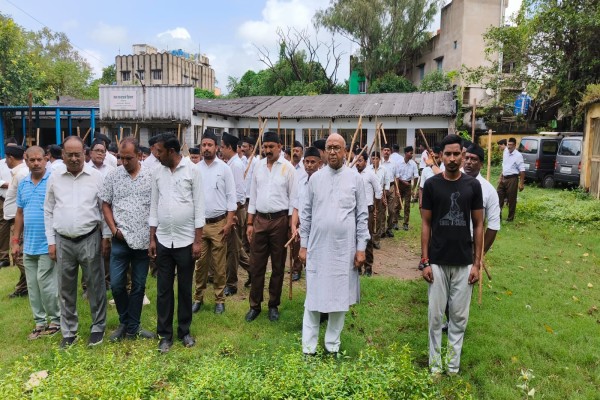 Jamshedpur : RSS के स्वयंसेवकों ने निकाला पथ संचलन, दशहरा पर विकेन्द्रित कार्यक्रमों की तैयारी